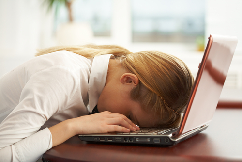 femme-dort-clavier